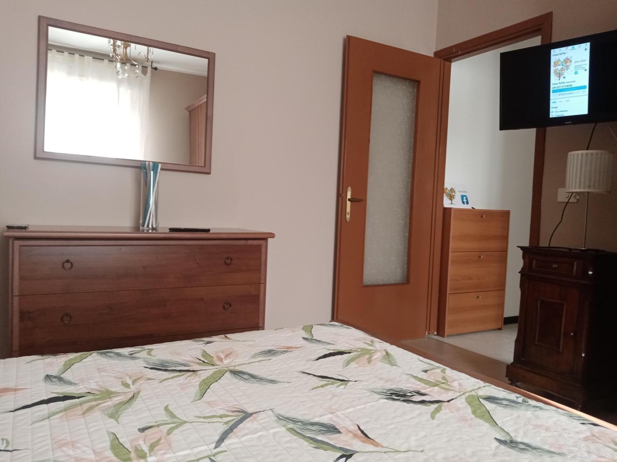 "Casa Sofia" Appartamento Raffalda Zona Clinica Пиаченца Екстериор снимка